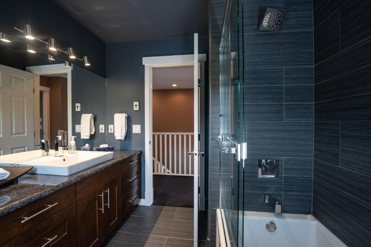 Aspen Lodge By Revelstoke Vacations Eksteriør billede